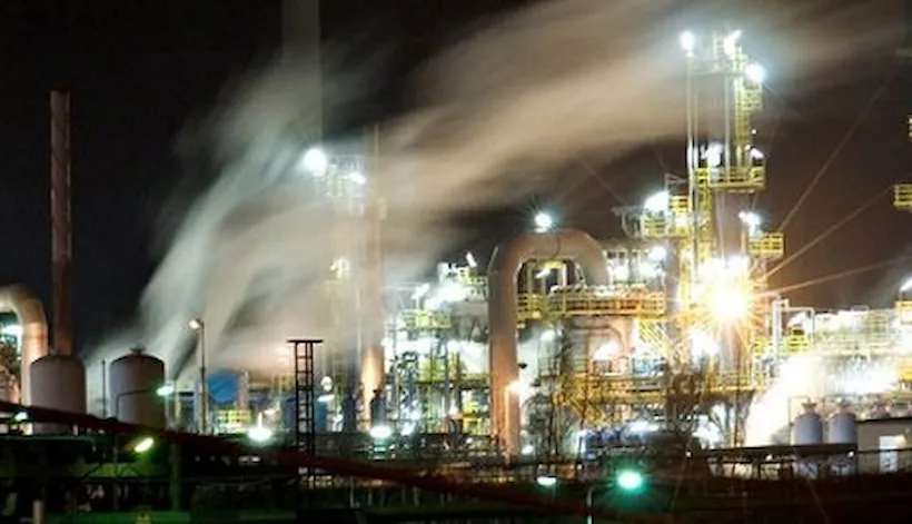 Carbon emission reduction roadmap for refineries